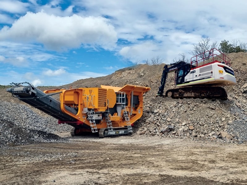 Hitachi releases ZX490LCH-7 super long front excavator