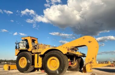 Hitachi releases ZX490LCH-7 super long front excavator